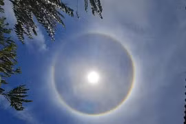 Vầng sáng xuất hiện xung quanh Mặt trời là dấu hiệu gì?