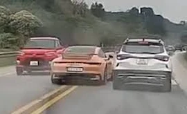 Cảnh sát xác minh đoàn xe sang chạy ngược chiều trên cao tốc