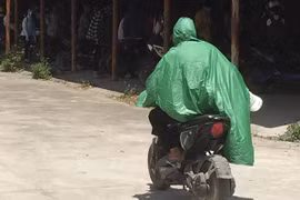 Mặc áo mưa giữa ngày nắng, nghe vô lý nhưng lại rất thuyết phục