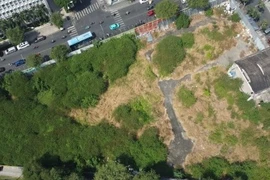 Cận cảnh hai khu đất “vàng” bỏ hoang tại trung tâm TP HCM