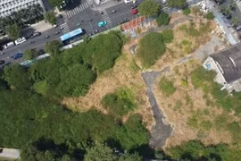 Cận cảnh hai khu đất “vàng” bỏ hoang tại trung tâm TP HCM