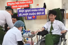 Chàng cảnh sát nhận triệu like chỉ với nụ cười trên môi