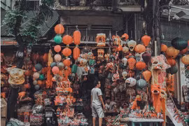 Phố Hàng Mã đẹp liêu xiêu ngày cận Trung thu 2019