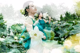 Nàng hoa khôi diện váy yếm gợi cảm, duyên dáng bên sen đầu mùa