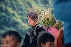 Những “mỹ nhân nhí” vùng cao lấm lem mà lay động lòng người