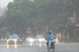 Miền Bắc kết thúc nắng nóng kỷ lục, Hà Nội mưa rào và dông