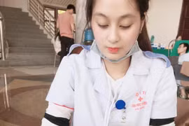 “Hôn mê” trước nhan sắc nữ y tá xinh đẹp hiến máu nhân đạo