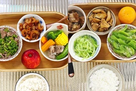 Loạt mâm cơm cữ chồng nấu sau 8 năm hôn nhân, 2 lần sinh nở