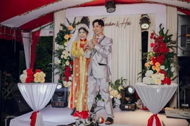 Mê mẩn khung cảnh đám cưới miền Tây xưa được cặp đôi tái hiện