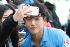 Cầu thủ trẻ Hàn Quốc Quốc có gì khiến hội chị em xin "rụng trứng"?