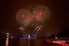 Mãn nhãn màn pháo hoa trên bầu trời Phú Thọ dịp Giỗ Tổ
