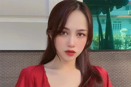 Bụng bầu vượt mặt, con gái Minh Nhựa vẫn xinh đẹp bất chấp