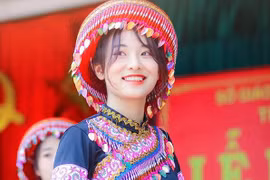 Ngắm nhan sắc nữ sinh múa trong lễ khai giảng bất ngờ nổi trên MXH