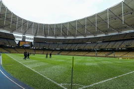 COVID-19 khiến nhiều giải tê liệt: Tiền đâu trả lương?