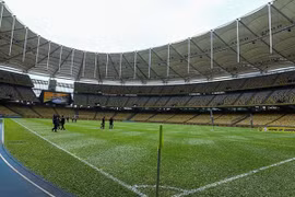 COVID-19 khiến nhiều giải tê liệt: Tiền đâu trả lương?