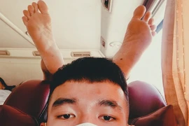 Đi xe khách, thanh niên bất ngờ bị “cắm sừng” bất đắc dĩ