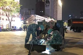 Bộ đội xuyên đêm triển khai trận địa pháo lễ cho ngày 30/4