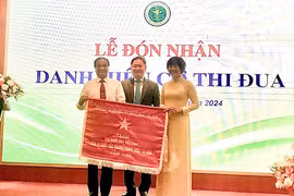 Hội Dược học Việt Nam nhận Cờ thi đua xuất sắc 