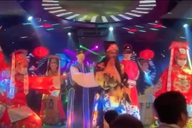 Loạt nhân vật cổ trang đi bar, "quẫy" tưng bừng khiến ai cũng cười nghẹo cổ