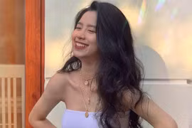 Loạt ảnh khoe thân táo bạo của hotgirl tạp hoá gây rạo rực