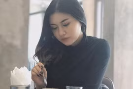 Cận nhan sắc của cô gái Á khôi tố thủ môn Văn Toản bắt cá hai tay