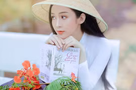 Hoa khôi đại học HUTECH khoe ảnh áo dài đẹp chết mê