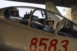 Xem các phi công luyện tập chuẩn bị lễ 30/4