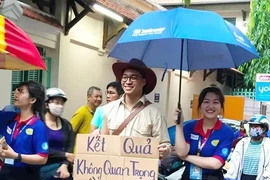 “Thi trượt anh nuôi” và những tấm banner độc đáo cổ vũ sĩ tử