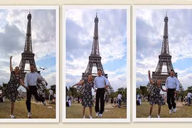 Ảnh nhí nhảnh của hai cụ người Việt “phượt” khắp châu Âu