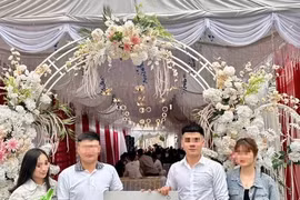 Choáng ngợp với số tiền “khủng” 666 triệu hội bạn thân mừng cưới