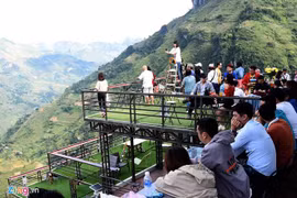 Bị CĐM kêu gọi tẩy chay, tại sao Mã Pì Lèng Panorama vẫn "cháy phòng"?