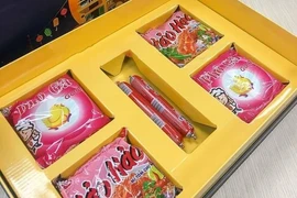 Tưởng được sếp hộp bánh trung thu sang chảnh, ai ngờ mở ra mới "ngã ngửa"