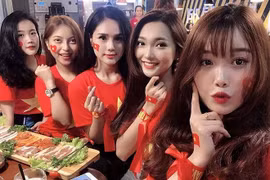 Bức ảnh hội bạn gái cầu thủ ngày ấy, giờ không còn ai