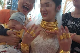 Đeo vàng kín người, cô dâu Cao Bằng khiến nhiều người lóa mắt