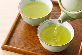Uống trà xanh cần cẩn trọng rủi ro về tác dụng phụ