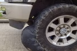 Ảnh cười Facebook: Khi bánh xe có "bầu"