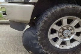 Ảnh cười Facebook: Khi bánh xe có "bầu"