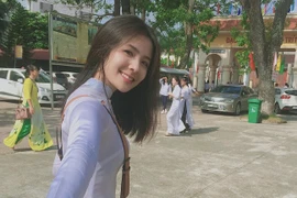 Cận cảnh vẻ đẹp trong sáng, tinh khôi của nữ sinh trong ngày khai giảng