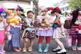 Muôn kiểu thời trang đường phố của các thiếu nữ Nhật