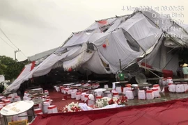 Rạp đám cưới đổ sập, netizen hỏi “tội thầy” xem ngày