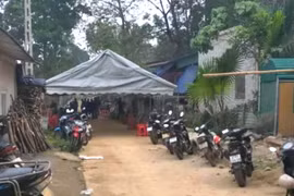 Nghệ An: Người vợ khóc ngất rồi tử vong khi đưa tang chồng