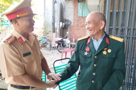 Cựu chiến binh Trần Văn Thanh xúc động trước tình cảm của người dân Đồng Nai