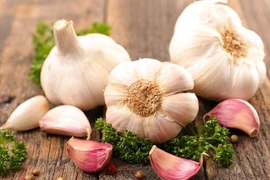 Viêm loét dạ dày, ăn tỏi 3 tháng, người đàn ông mắc ung thư