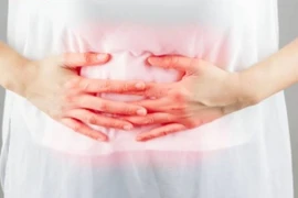 Đau bụng đi khám, cô gái choáng khi bác sĩ nói sắp sinh 