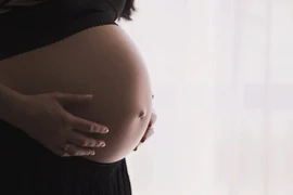 Vừa sinh con, cô gái ân ái liên tục và cái kết đau lòng 