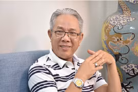 Trung Dân: U60 viên mãn bên "vợ được chỉ định"