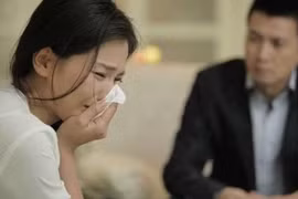 Vợ gặp họa bất ngờ khi gửi ảnh nóng cho chồng