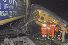 Hai đoàn tàu đâm vào nhau ở Ấn Độ, hàng chục người thương vong