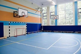 Nhờ nữ sinh chuyển đồ, thầy giáo thể dục giở trò đồi bại