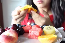 Ung thư gan vì liên tục ăn trái cây hư thối